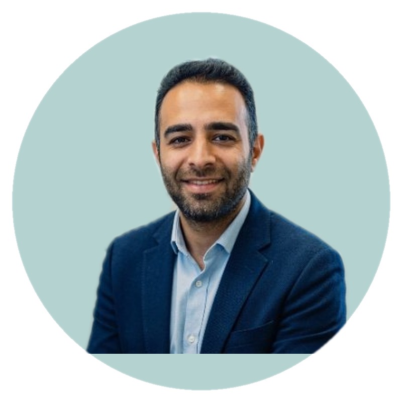 Dr. Ali Rojhan, dentista general y especialista en implantes en Family Dental Plus